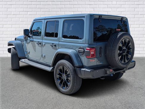 Used 2025 Jeep Wrangler Unlimited Sahara AWD/4WD image 3