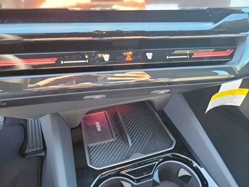 New 2025 BMW 530i xDrive w/ Premium Package image 15