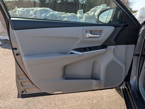 Used 2017 Toyota Camry LE image 28