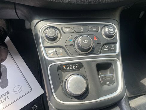 Used 2016 Chrysler 200 Limited w/ Convenience Group image 13