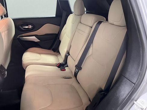 Used 2017 Jeep Cherokee Latitude w/ Safety/Convenience Group FWD image 13