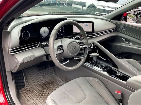 Used 2023 Hyundai Elantra SEL w/ Convenience Package FWD image 8