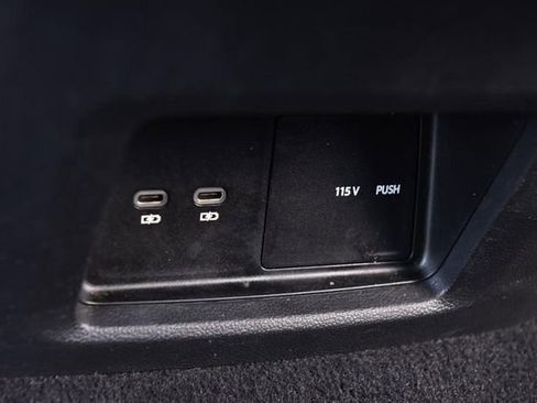 Certified 2025 Volkswagen Atlas SE FWD image 23