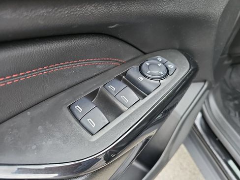 Used 2024 Chevrolet Trax RS w/ Sunroof Package FWD image 19