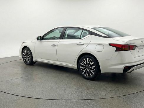 Used 2025 Nissan Altima 2.5 SV image 6