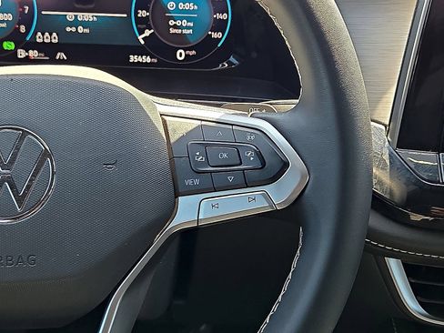 Used 2024 Volkswagen Atlas Cross Sport SE FWD image 20