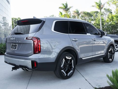 Used 2023 Kia Telluride S w/ S Sunroof Package FWD image 26