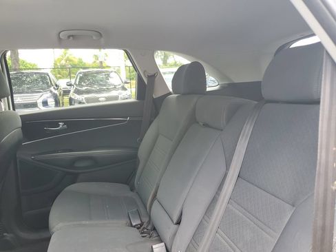 Used 2017 Kia Sorento FWD image 15