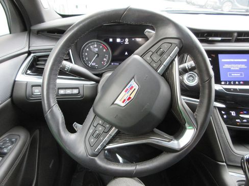 Used 2025 Cadillac XT6 Sport w/ Technology Package image 40