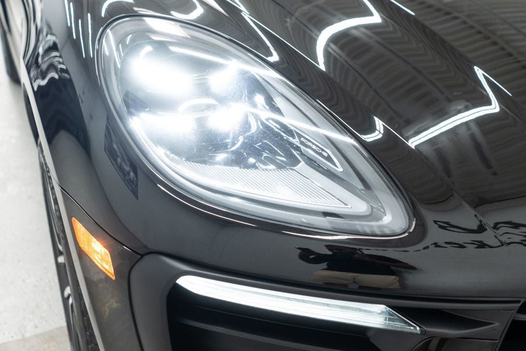 Used 2023 Porsche Macan AWD/4WD image 38