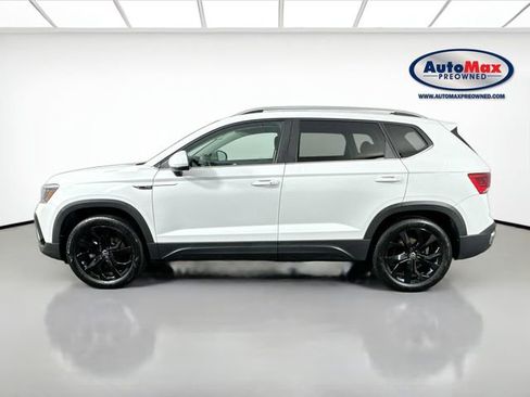 Used 2023 Volkswagen Taos SE image 9