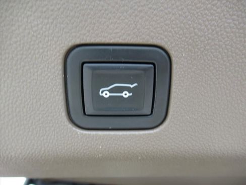 Used 2021 GMC Yukon Denali w/ Denali Premium Package AWD/4WD image 38