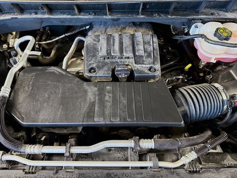 Used 2021 Chevrolet Silverado 1500 LT AWD/4WD image 38