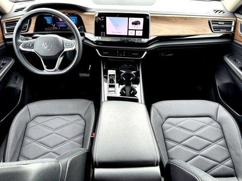 Used 2024 Volkswagen Atlas SE FWD image 29