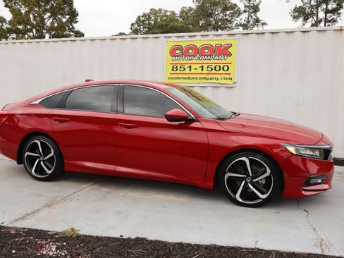 Used 2018 Honda Accord Sport image 3