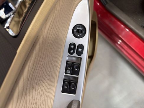 Used 2013 Hyundai Accent GLS w/ Premium Pkg image 12