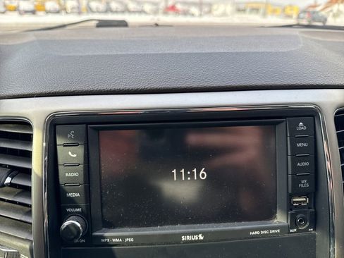 Used 2011 Jeep Grand Cherokee Laredo image 51