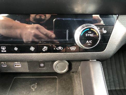 Used 2024 Mitsubishi Outlander SE image 18