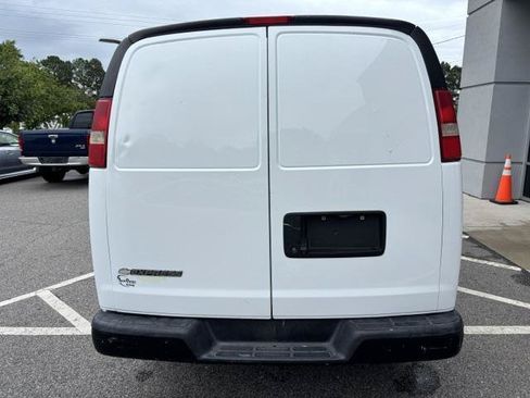 Used 2017 Chevrolet Express 2500 Extended RWD image 6