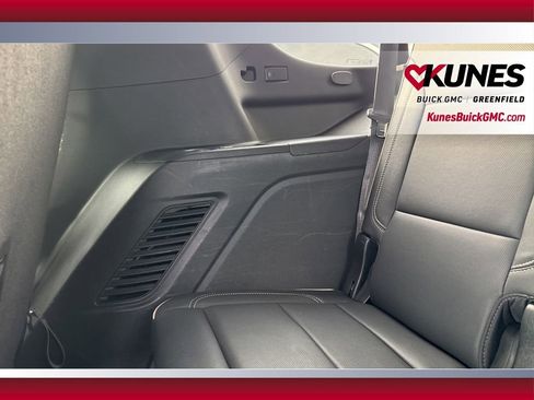 Used 2024 GMC Yukon SLT image 39