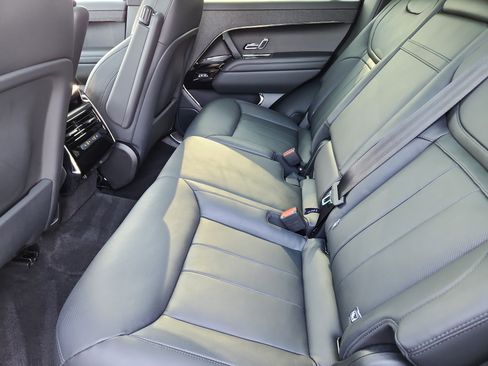 Used 2025 Land Rover Range Rover Sport SE image 5