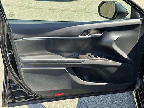 Used 2023 Toyota Camry SE image 12