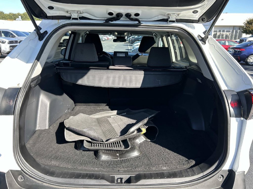 Used 2021 Toyota RAV4 XLE FWD image 11