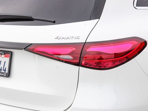 Used 2025 Mercedes-Benz GLC 300 4MATIC image 10