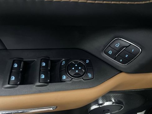 Used 2023 Ford Expedition Platinum image 18