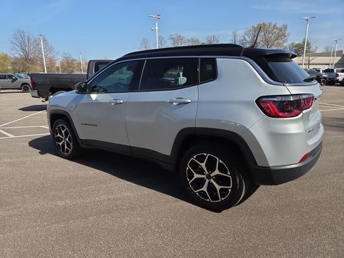 Certified 2025 Jeep Compass Limited image 3