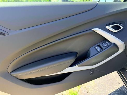 Used 2022 Chevrolet Camaro LT RWD image 10