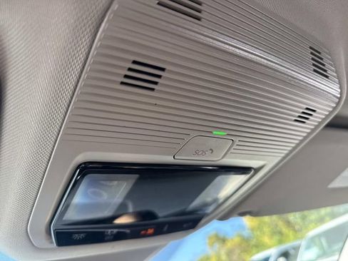 Used 2025 Volkswagen Atlas SE image 44