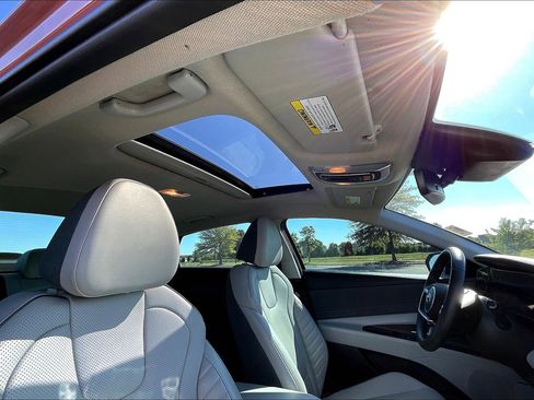 Used 2023 Hyundai Elantra Limited w/ Cargo Package image 12