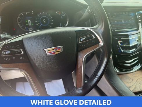 Used 2019 Cadillac Escalade Luxury AWD/4WD image 16