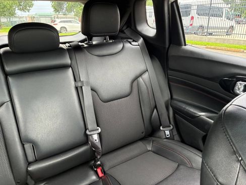 Used 2025 Jeep Compass Trailhawk AWD/4WD image 31