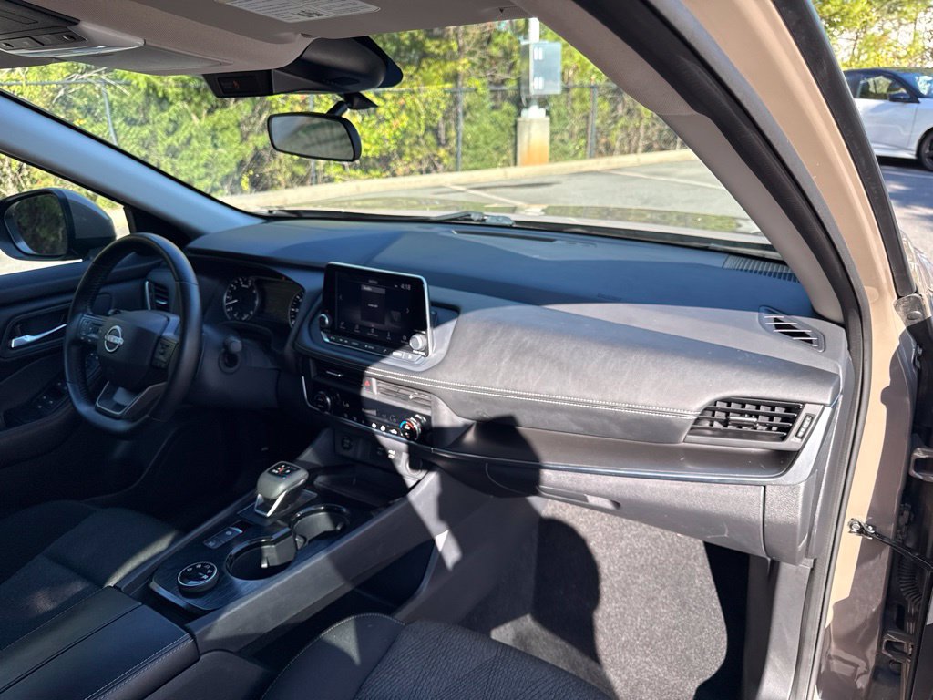 Used 2025 Nissan Rogue SV AWD/4WD image 39