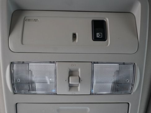 Used 2017 Nissan Titan SV image 21