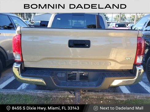 Used 2017 Toyota Tacoma SR image 5