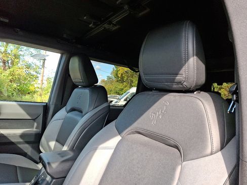 Used 2023 Ford Bronco Black Diamond image 23