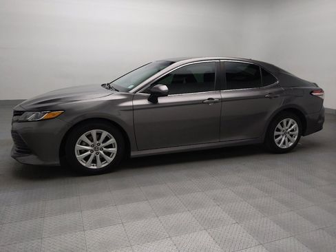 Used 2020 Toyota Camry LE image 2