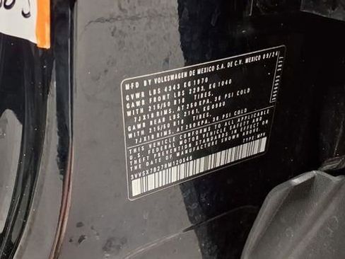 Used 2024 Volkswagen Taos SE image 32