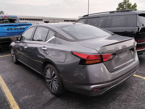Used 2024 Nissan Altima 2.5 SV FWD image 10