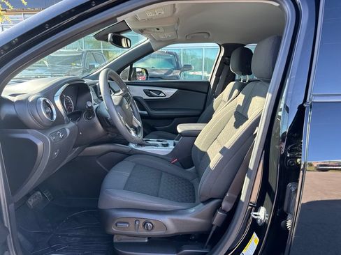 Used 2022 Chevrolet Blazer LT FWD image 12