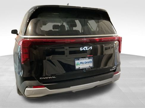 New 2026 Kia Carnival LXS FWD image 5