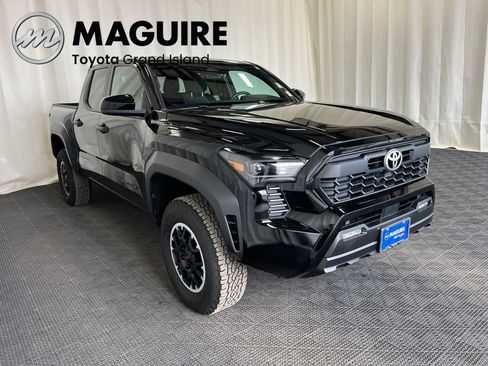 Used 2024 Toyota Tacoma TRD Off-Road AWD/4WD image 31