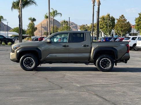 Used 2024 Toyota Tacoma TRD Off-Road w/ TRD Off Road Upgrade Package AWD/4WD image 10