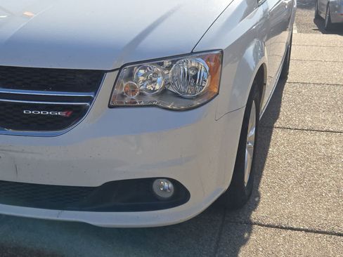 Used 2018 Dodge Grand Caravan SXT FWD image 11
