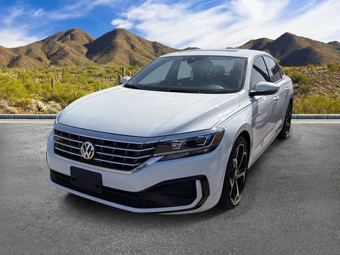 Used 2020 Volkswagen Passat 2.0T R-Line FWD image 2