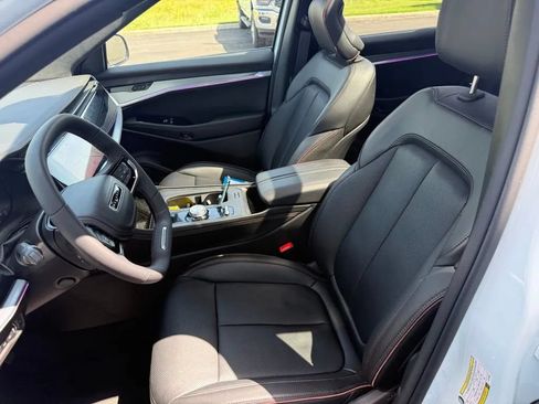 Used 2024 Jeep Wagoneer Launch Edition AWD/4WD image 13
