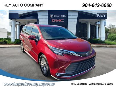 Used 2022 Toyota Sienna XLE
